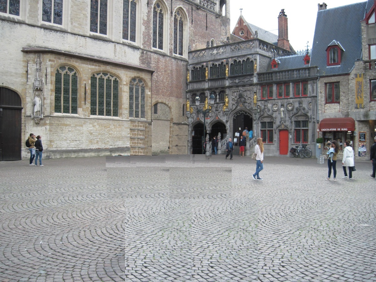 20- Bruges- Angolo della piazza in fondo la Chiesa del Sacro Sangue
